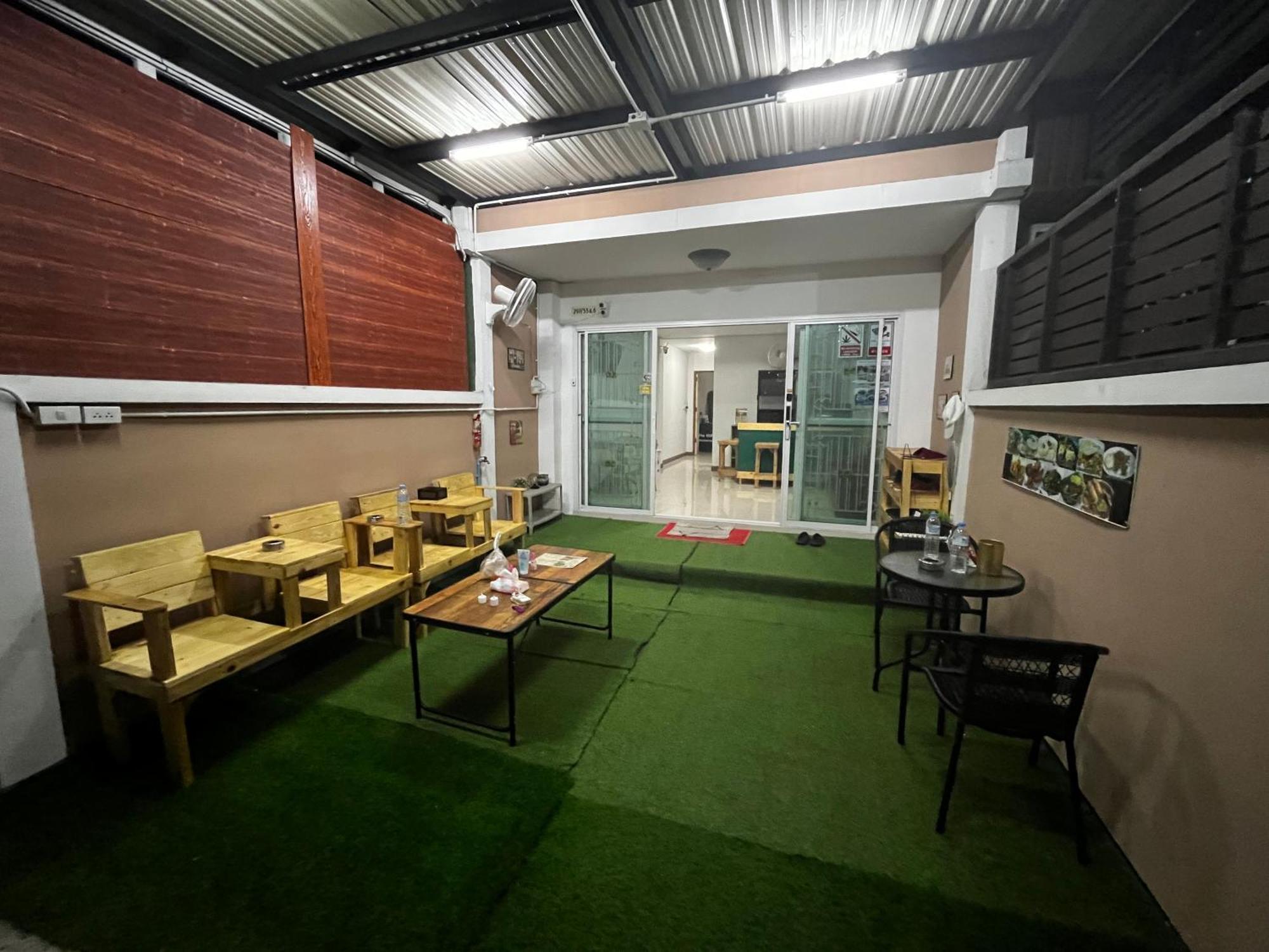 The European House Pattaya Bed & Breakfast ภายนอก รูปภาพ